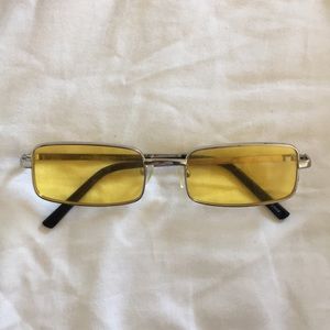 Yellow lenses rectangle glasses